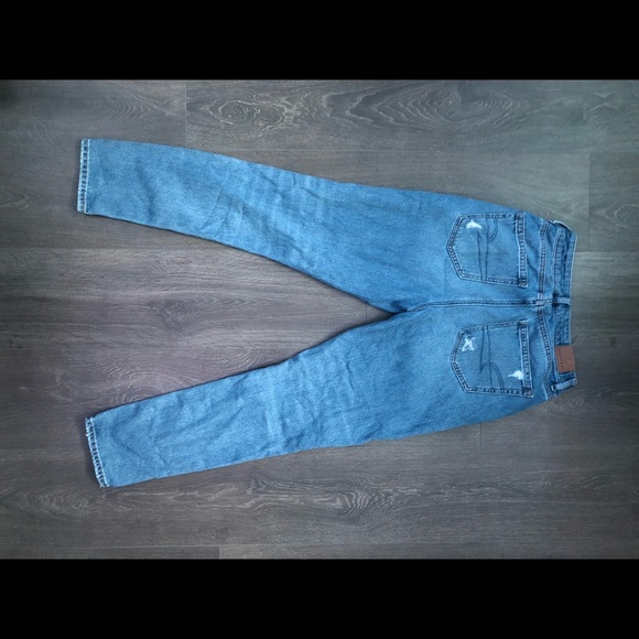 Distressed mom jeans - Picture 3 of 4